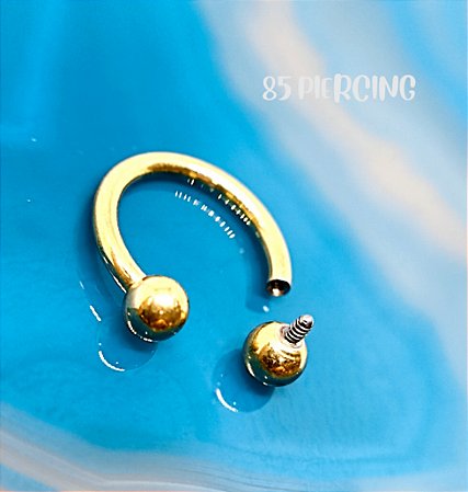 FERRADURA TITÂNIO GOLD PVD