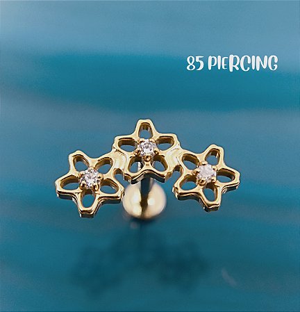 CLUSTER 3 FLORES VAZADAS 3 ZIRCÔNIAS TITÂNIO GOLD PVD