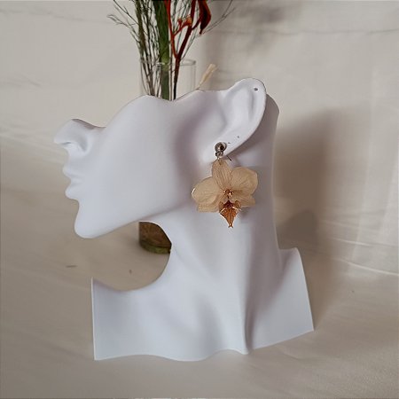 Brinco Branco Amarronzado Curto - Orquídea Natural Preservada em Resina