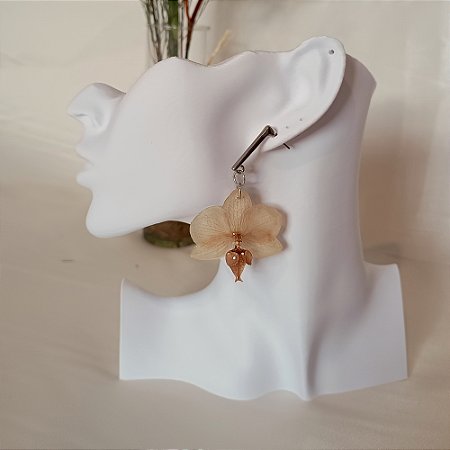 Brinco Branco Amarronzado Longo - Orquídea Natural Preservada em Resina