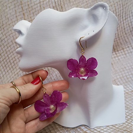 Brinco Longo Tita - Orquídea Natural Preservada em Resina