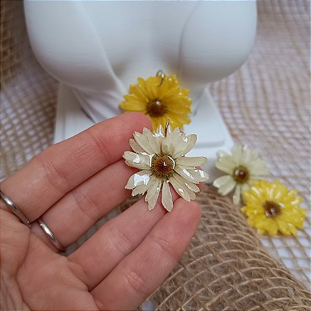 Pingente - Mini Margarida Natural Preservada em Resina