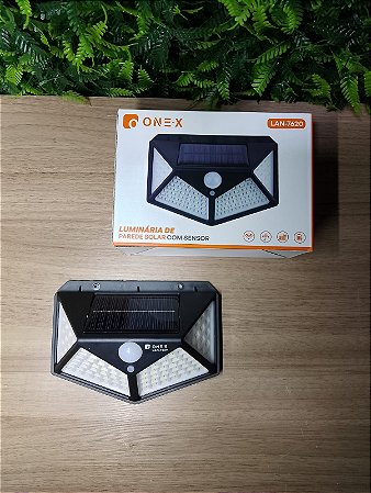 LUMINARIA DE PAREDE SOLAR COM SENSOR 600 LUMENS ONEX LAN-7620