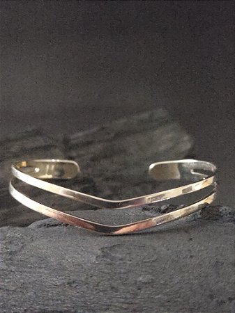 Bracelete Laminado Em V