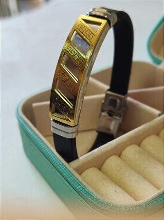 Pulseira placa detalhes dourado