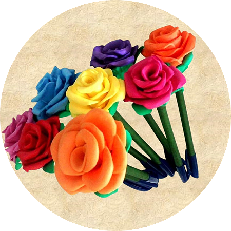 Caneta com rosa em EVA