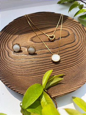 Conjunto Dourado Coração Madrepérola - Amor, Sensibilidade e Riqueza