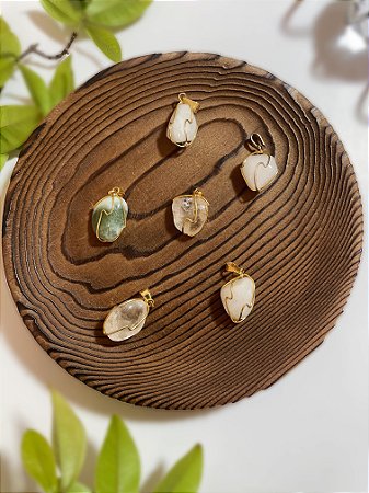 Pingente Dourado Arame Pedra Natural