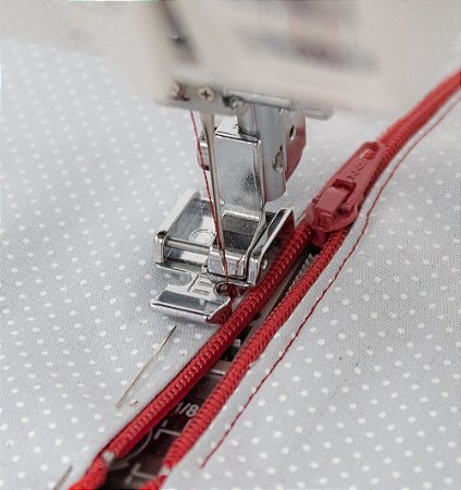 Calcador para aplicação de zíper comum – 200015107