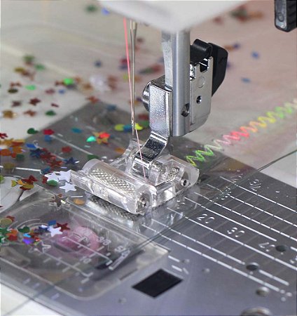 Calcador com rolete para costura de tecidos difíceis – 200316008