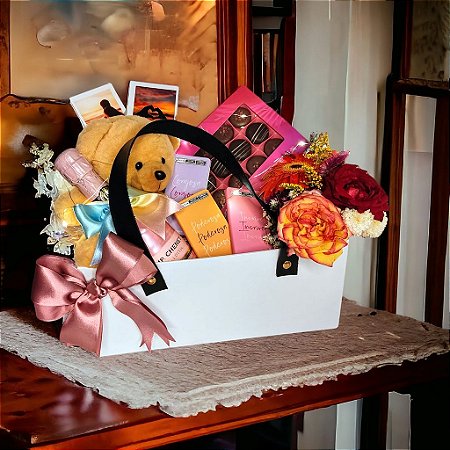 Cesta Box Premium, Cacau show, Espumante e Flores