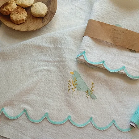 Pano de Prato 45x70 passarinho barra bordada