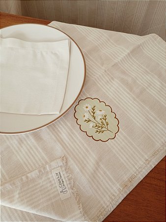 Caminho de mesa listrado e floral