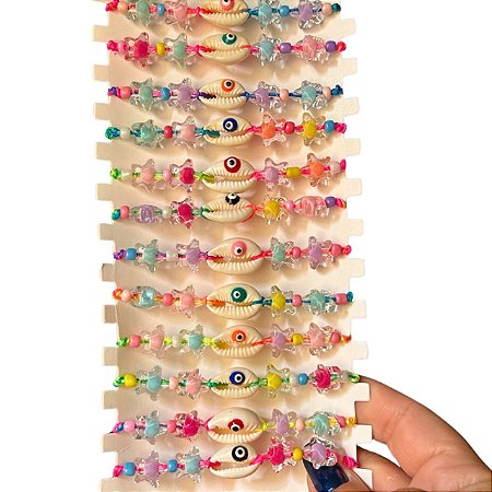 Pulseira de concha com Miçangas e com Regulagem em Macramê