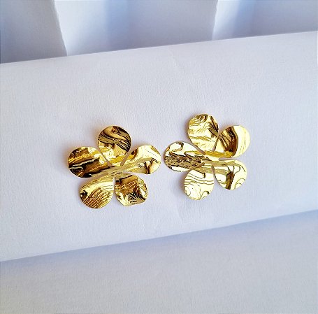Brinco Flor Amassada dourado