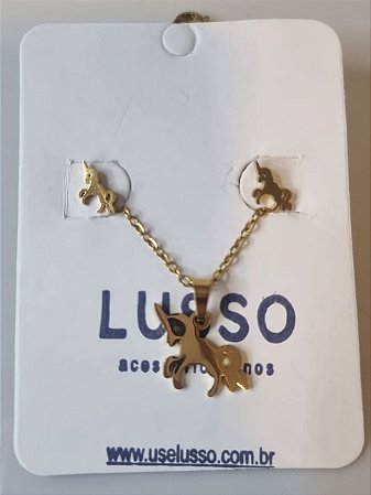 Conjunto com pingente de unicórnio dourado