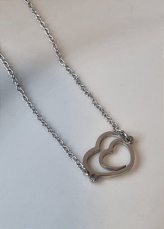 Pulseira inox prata com pingente de coração duplo