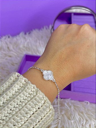 Pulseira trevo perolado branco