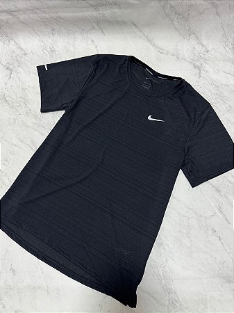 Camiseta Nike Dri Fit Preta refletiva