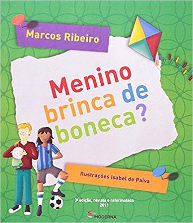 Menino Brinca de Boneca