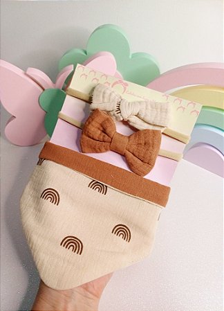 Kit Bandana e faixinha cor creme e marrom com arco-íris