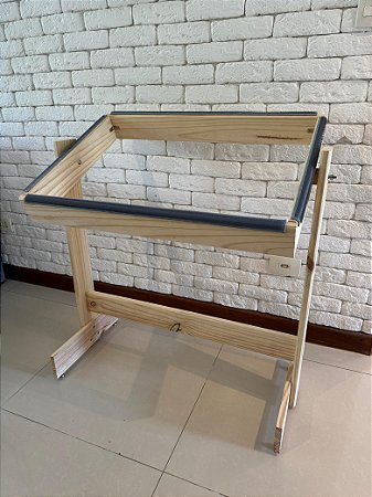 Bastidor 50x75 cm reclinável com gripper strip para punch needle, bordado e tufting