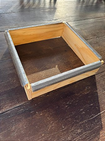 Bastidor 25x25 cm com gripper strip para punch needle