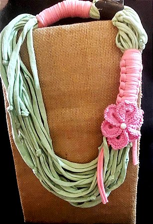 Colar Jaya em fio de malha