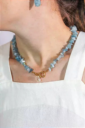 Choker Água Marinha com fecho boia e pingente de Quartzo Cristal