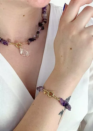Choker Ametista com fecho de boia e pingente de Quarzto Cristal