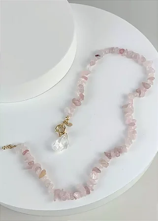 Choker Quartzo Rosa com fecho boia e pingente de Quartzo Cristal