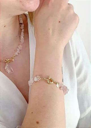 Pulseira Cascalho de Quartzo Rosa com fecho boia