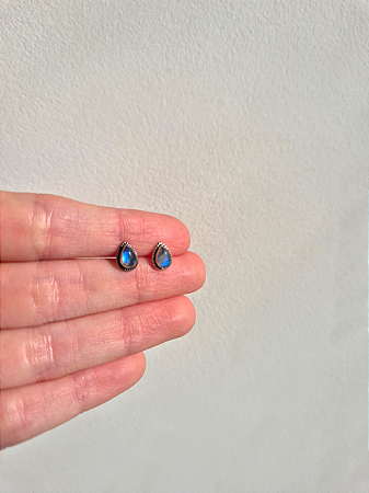 Mini brinco na Labradorita