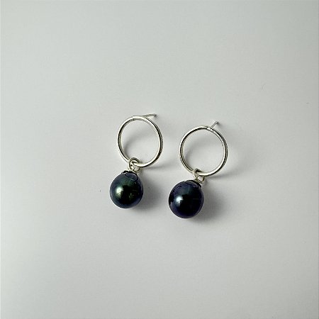 Brinco com pérola negra