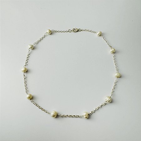 Gargantilha com pérolas