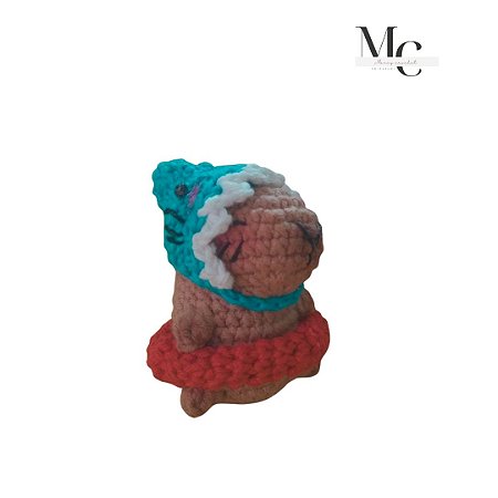 Capivara Tubarão c/ boia vermelha - Amigurumi