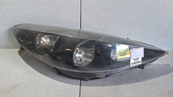 Farol Direito Peugeot 207  2007 a 2015  Máscara Negra