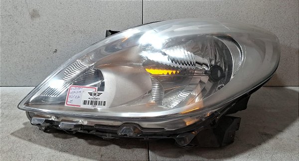 Farol Lado Esquerdo Nissan Versa 2010 a 2012
