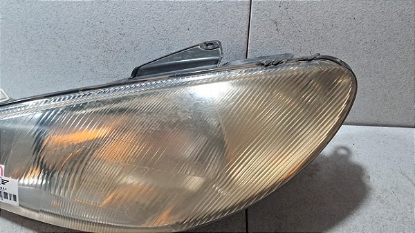 Farol Lado Esquerdo Peugeot 206 2004 a 2011  (Valeo)