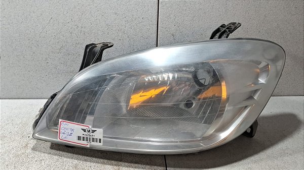 Farol Lado Esquerdo GM Celta - 2006 a 2015  (Arteb)