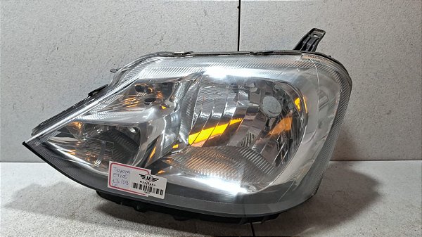 Farol Lado Esquerdo Toyota Etios 2013 a 2019