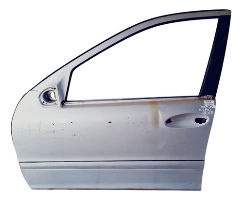 Porta Dianteiro Esquerdo Mercedes C180 2001 A 2007 Detalhe