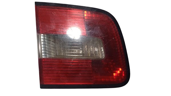 Lanterna Esquerdo Tampa Vw Polo sedan  2003 a 2006 Valeo