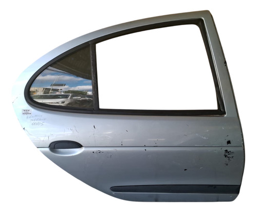 Porta Traseira Direita Renault Megane 2000 A 2005 Detalhe