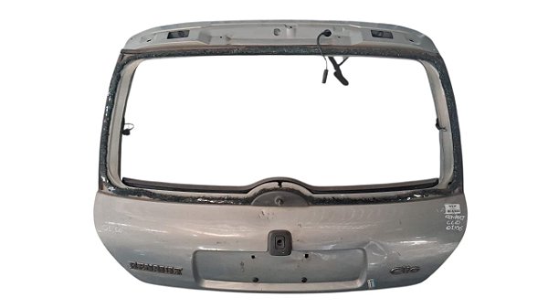 Tampa Traseira Renault Clio 2001 a 2006 Com detalhe