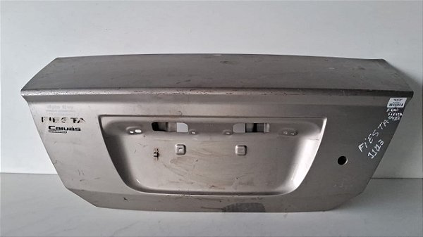 Tampa Traseira Ford Fiesta Sedan 2004 a 2012 Com detalhe