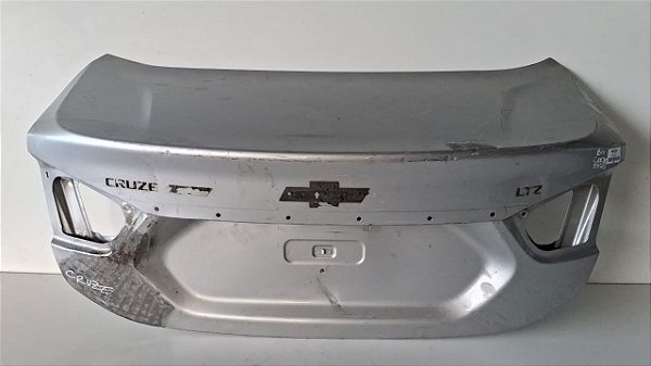 Tampa Traseira Gm Cruze Sedan 2017 a 2023 Com detalhe