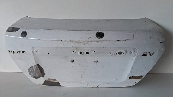 Tampa Traseira Nissan Versa Sedan 2011 a 2018 Com detalhe
