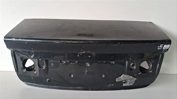 Tampa Traseira Gm Classic Sedan 2011 a 2017 Com detalhe