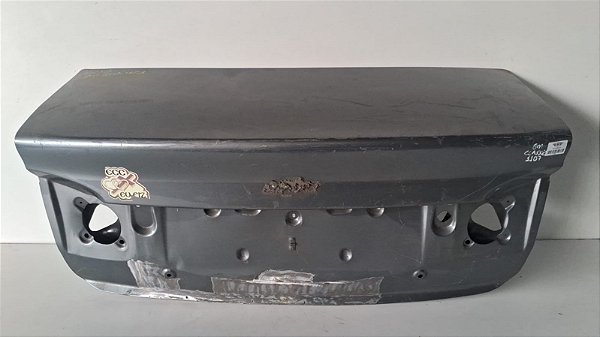 Tampa Traseira Gm Classic Sedan 2011 a 2017 Com detalhe
